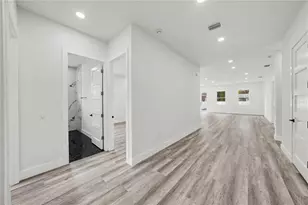5240 66th Way N, Saint Petersburg, FL 33709 - Photo 10