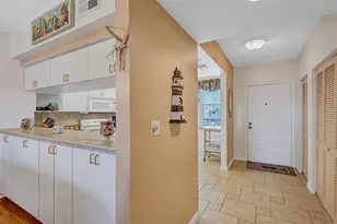 6475 Shoreline Dr, Saint Petersburg, FL 33708 - Photo 6