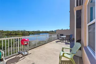 6475 Shoreline Dr, Saint Petersburg, FL 33708 - Photo 4