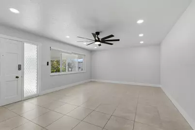 11130 3rd Street E, Treasure Island, FL 33706 - Photo 2