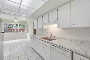 13317 Lake George Ln, Tampa, FL 33618 - Photo 14