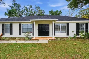 13317 Lake George Ln, Tampa, FL 33618 - Photo 2