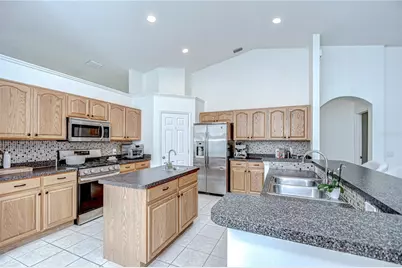 7107 Colonial Lake Dr, Riverview, FL 33578 - Photo 8