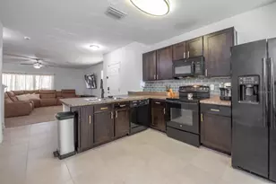 9712 Hound Chase Dr, Gibsonton, FL 33534 - Photo 2