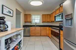 10336 Carrollwood Ln, Tampa, FL 33618 - Photo 12