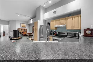 1037 Normandy Trace Rd, Tampa, FL 33602 - Photo 12