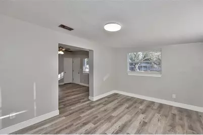 5620 Harding Boulevard NE, Saint Petersburg, FL 33703 - Photo 8