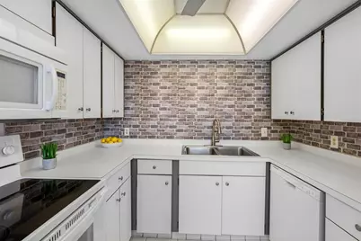 220 Belleview Boulevard #310, Belleair, FL 33756 - Photo 14