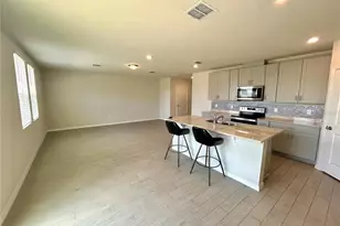 34751 Telluride Ln, Zephyrhills, FL 33541 - Photo 4