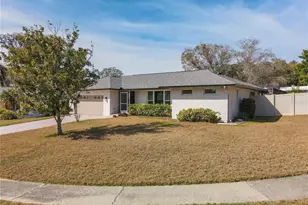 2029 Spanish Pines Dr, Dunedin, FL 34698 - Photo 4
