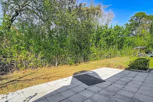 10121 Lake Oak Cir, Tampa, FL 33624 - Photo 14
