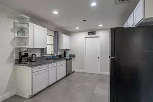 806 Chadsworth Ave, Seffner, FL 33584 - Photo 10