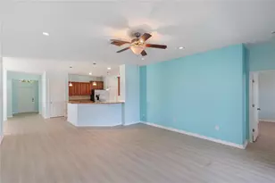 2626 Yukon Cliff Dr, Ruskin, FL 33570 - Photo 6