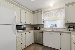 5533 Regal Way, Zephyrhills, FL 33541 - Photo 8
