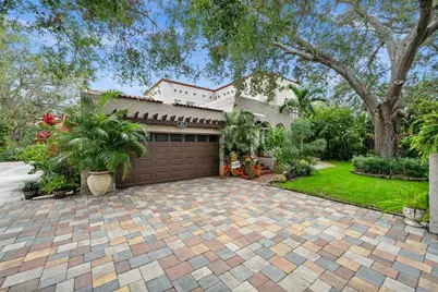 325 49th Street N, Saint Petersburg, FL 33710 - Photo 1