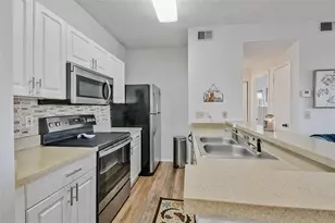 4115 Chatham Oak Ct, Tampa, FL 33624 - Photo 4