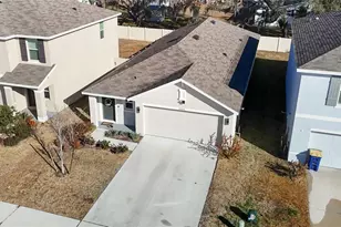37501 Sharks Eye Ln, Zephyrhills, FL 33541 - Photo 4
