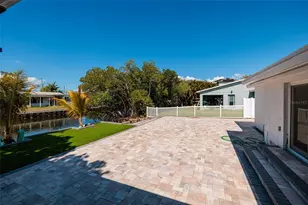 9046 Treasure Ln NE, Saint Petersburg, FL 33702 - Photo 14