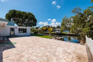 9046 Treasure Ln NE, Saint Petersburg, FL 33702 - Photo 16