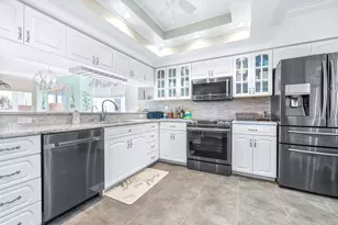 6399 Shoreline Dr, Saint Petersburg, FL 33708 - Photo 12