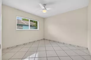 1700 Glen Lakes Blvd N, Saint Petersburg, FL 33702 - Photo 32