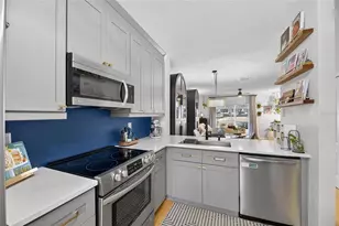 2437 Lake Woodberry Cir, Brandon, FL 33510 - Photo 10