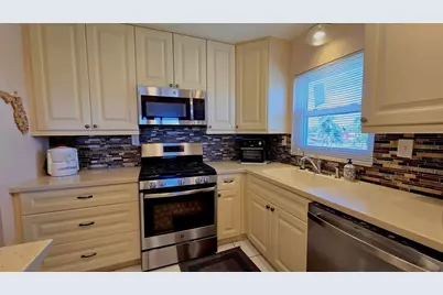 9950 62nd Terrace N #319, Saint Petersburg, FL 33708 - Photo 6