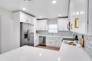 11071 Navajo Dr, Saint Petersburg, FL 33708 - Photo 10