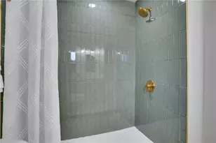 11071 Navajo Dr, Saint Petersburg, FL 33708 - Photo 18