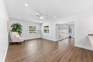 2654 Clubhouse Dr N, Clearwater, FL 33761 - Photo 10