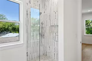 2704 W Tyson Ave, Tampa, FL 33611 - Photo 32