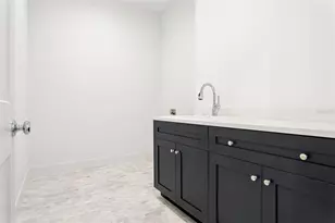 2704 W Tyson Ave, Tampa, FL 33611 - Photo 52