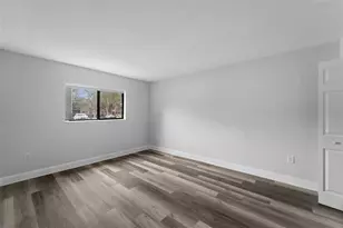 5742 Baywater Dr, Tampa, FL 33615 - Photo 14