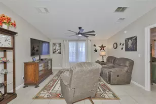 37041 Neukom Ave, Zephyrhills, FL 33541 - Photo 12