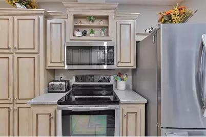 37041 Neukom Avenue, Zephyrhills, FL 33541 - Photo 6