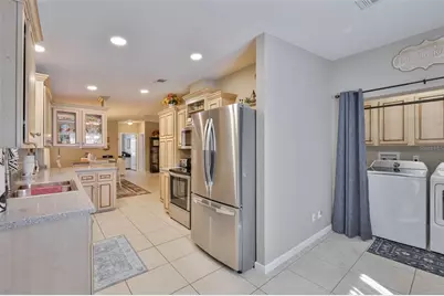 37041 Neukom Avenue, Zephyrhills, FL 33541 - Photo 4