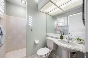 6024 Kipps Colony Dr E, Gulfport, FL 33707 - Photo 46