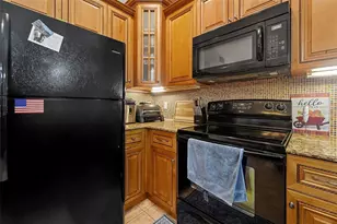 701 Mirror Lake Dr N, Saint Petersburg, FL 33701 - Photo 10