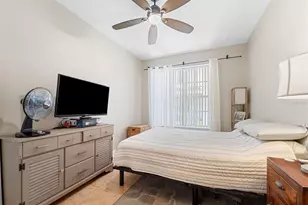 701 Mirror Lake Dr N, Saint Petersburg, FL 33701 - Photo 12