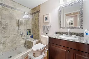 701 Mirror Lake Dr N, Saint Petersburg, FL 33701 - Photo 14