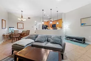 701 Mirror Lake Dr N, Saint Petersburg, FL 33701 - Photo 4