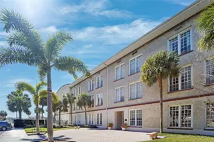 701 Mirror Lake Dr N, Saint Petersburg, FL 33701 - Photo 2