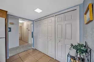 1011 Meadowcrest Dr, Valrico, FL 33594 - Photo 10