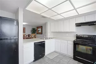 4889 Puritan Cir, Tampa, FL 33617 - Photo 10