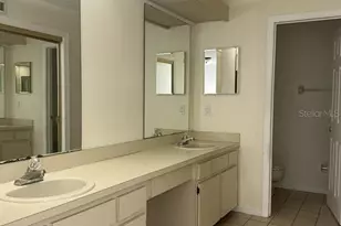 15206 W Pond Woods Dr, Tampa, FL 33618 - Photo 14