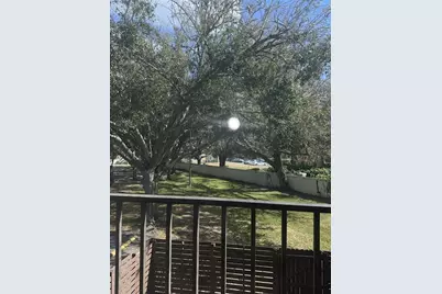 15206 W Pond Woods Drive, Tampa, FL 33618 - Photo 10