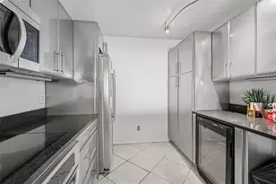 7300 Sun Island Dr S, South Pasadena, FL 33707 - Photo 12