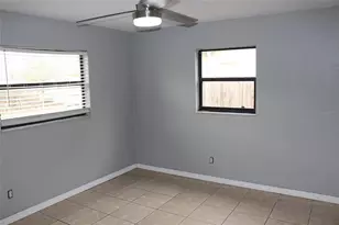 8120 7th St N, Saint Petersburg, FL 33702 - Photo 8