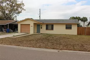 8120 7th St N, Saint Petersburg, FL 33702 - Photo 2