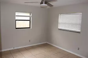 8120 7th St N, Saint Petersburg, FL 33702 - Photo 10